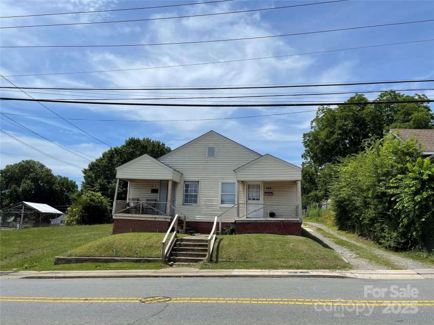 163-165 Kerr Street, Concord, NC 28025.  MLS# CAR4251629, YatesRealty ID 3745. 