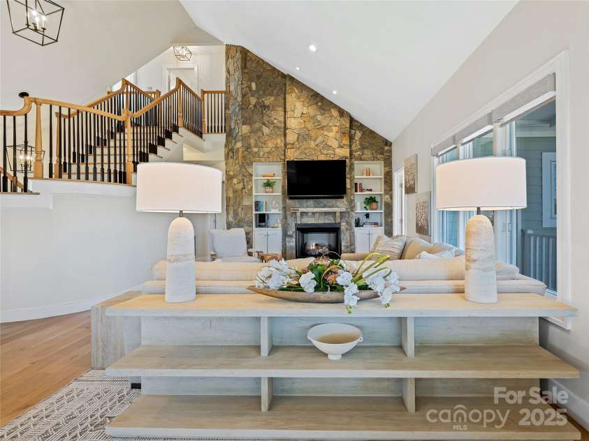 55 Plantation Drive, Asheville, NC 28806.  MLS# CAR4230730, YatesRealty ID 3745. Living Room View #2.