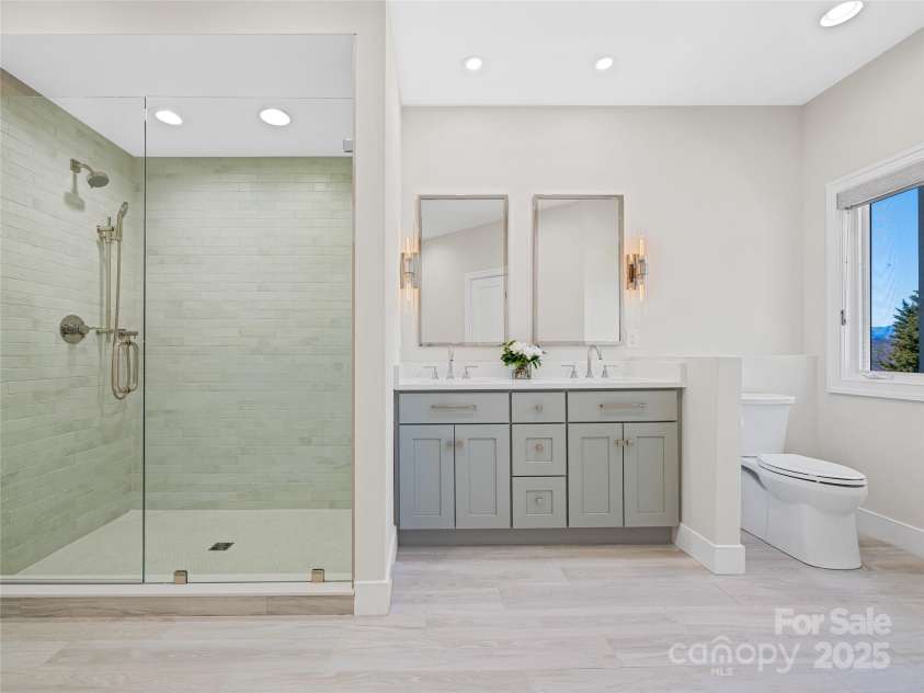 55 Plantation Drive, Asheville, NC 28806.  MLS# CAR4230730, YatesRealty ID 3745. Main Level Primary Bathroom.