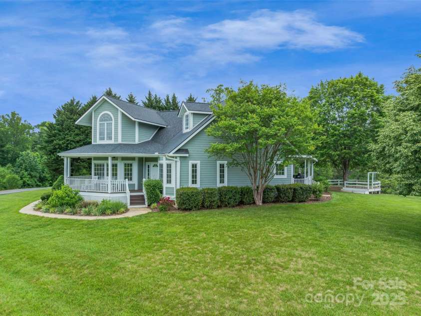 55 Plantation Drive, Asheville, NC 28806.  MLS# CAR4230730, YatesRealty ID 3745. Side View of home.