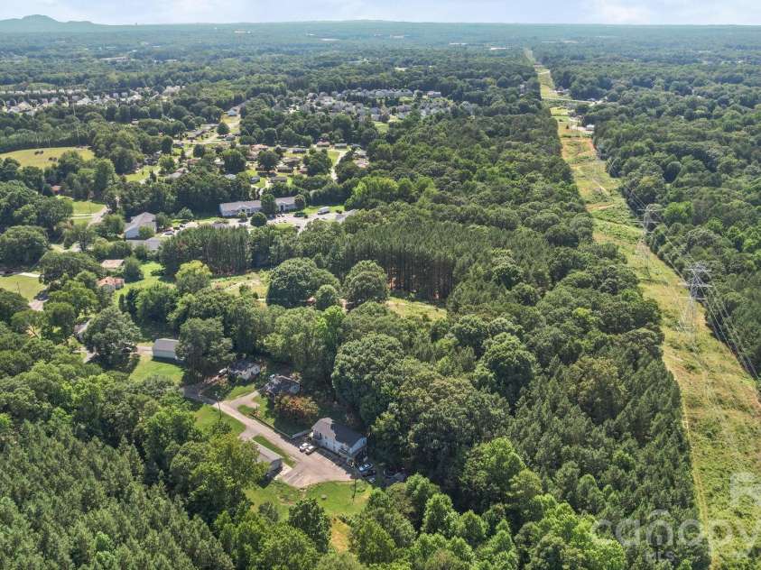606 Robinson Clemmer Road, Dallas, NC 28034.  MLS# CAR4405008, YatesRealty ID 37451. 