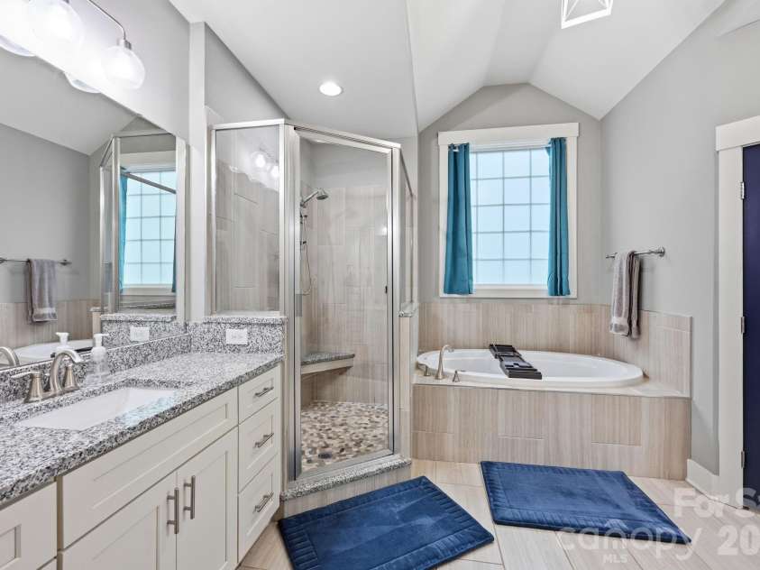 6957 Pin Oaks Drive, Denver, NC 28037.  MLS# CAR4404727, YatesRealty ID 37452. Primary Bath