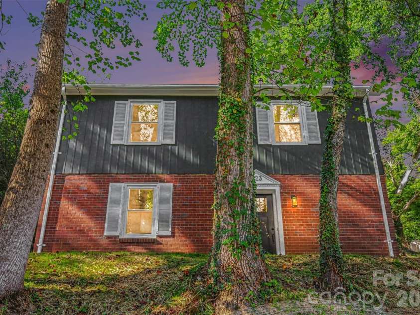 323 Whispering Pines Drive, Charlotte, NC 28217.  MLS# CAR4404610, YatesRealty ID 37453. 