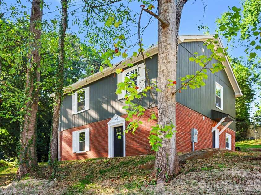 323 Whispering Pines Drive, Charlotte, NC 28217.  MLS# CAR4404610, YatesRealty ID 37453. 