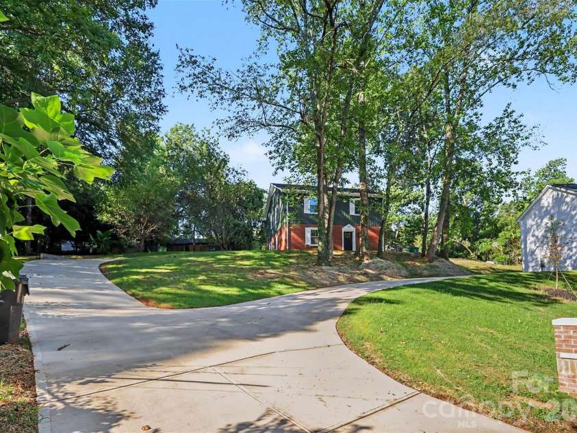 323 Whispering Pines Drive, Charlotte, NC 28217.  MLS# CAR4404610, YatesRealty ID 37453. 