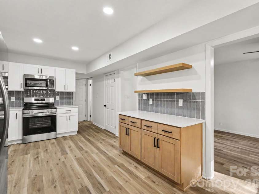 323 Whispering Pines Drive, Charlotte, NC 28217.  MLS# CAR4404610, YatesRealty ID 37453. 