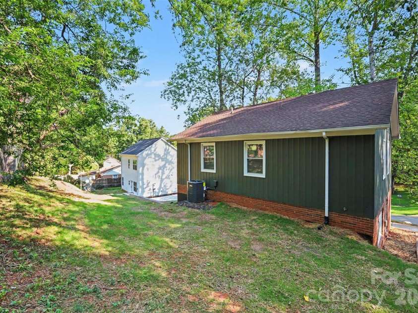323 Whispering Pines Drive, Charlotte, NC 28217.  MLS# CAR4404610, YatesRealty ID 37453. 