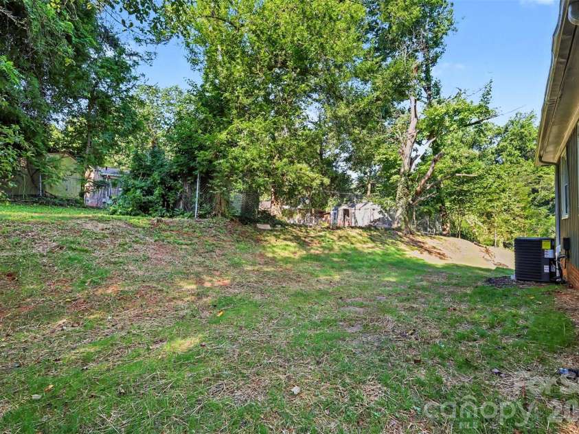 323 Whispering Pines Drive, Charlotte, NC 28217.  MLS# CAR4404610, YatesRealty ID 37453. 