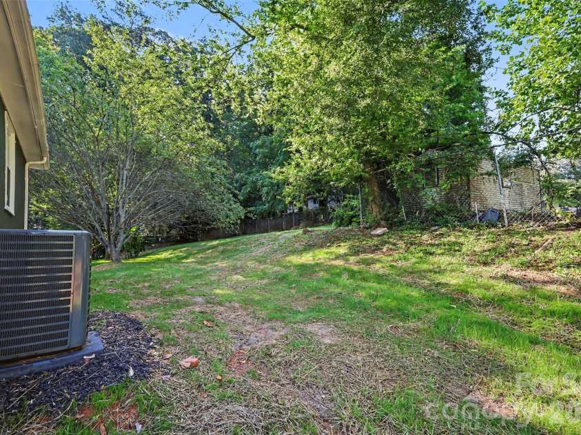 323 Whispering Pines Drive, Charlotte, NC 28217.  MLS# CAR4404610, YatesRealty ID 37453. 