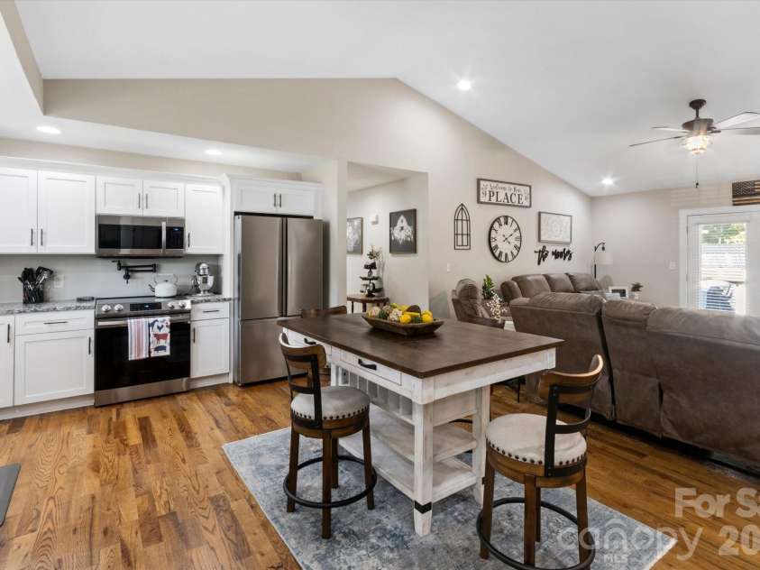 4364 Belmont Drive, Morganton, NC 28655.  MLS# CAR4404546, YatesRealty ID 37454. 