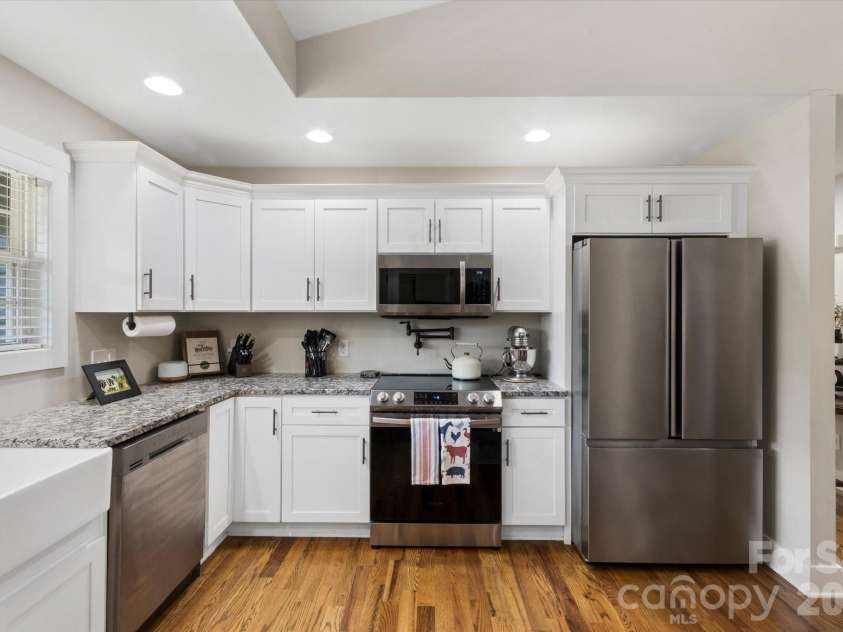 4364 Belmont Drive, Morganton, NC 28655.  MLS# CAR4404546, YatesRealty ID 37454. 