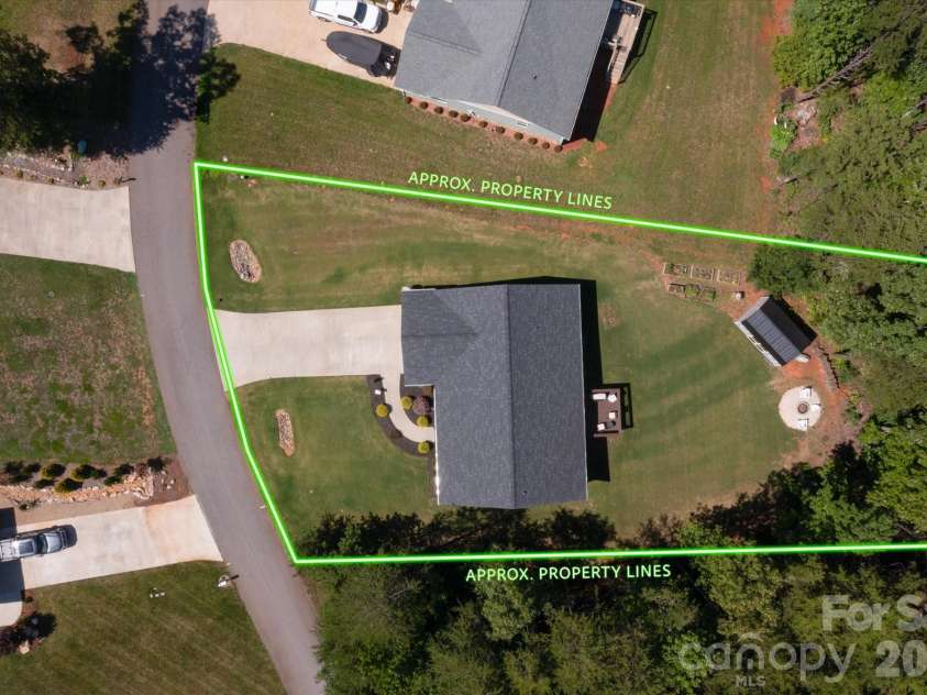 4364 Belmont Drive, Morganton, NC 28655.  MLS# CAR4404546, YatesRealty ID 37454. 