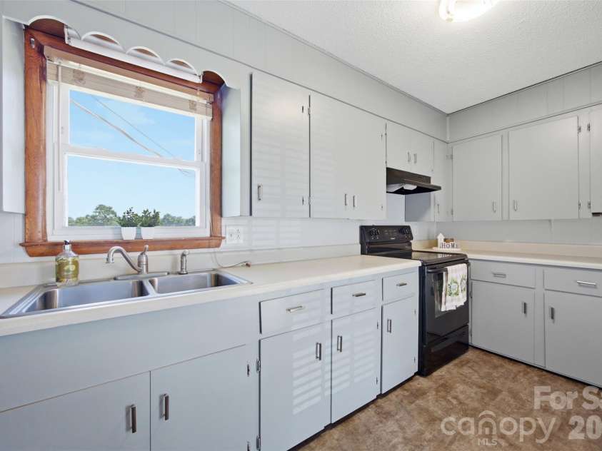 128 Old Hollis Road, Ellenboro, NC 28040.  MLS# CAR4404976, YatesRealty ID 37456. 