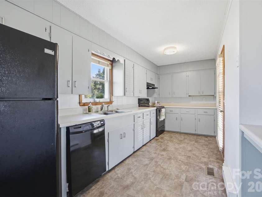 128 Old Hollis Road, Ellenboro, NC 28040.  MLS# CAR4404976, YatesRealty ID 37456. 