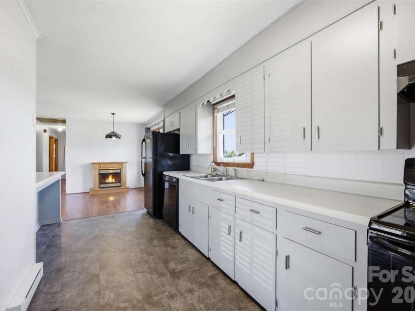 128 Old Hollis Road, Ellenboro, NC 28040.  MLS# CAR4404976, YatesRealty ID 37456. Kitchen