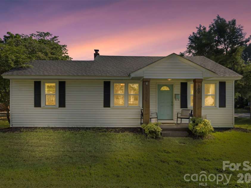 300 Harris Street, Fort Mill, SC 29715.  MLS# CAR4403998, YatesRealty ID 37457. 