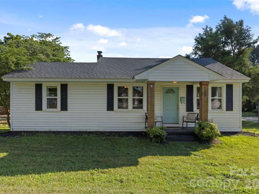 300 Harris Street, Fort Mill, SC 29715.  MLS# CAR4403998, YatesRealty ID 37457. 