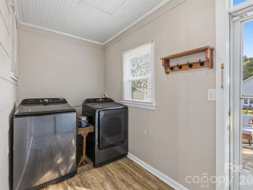 300 Harris Street, Fort Mill, SC 29715.  MLS# CAR4403998, YatesRealty ID 37457. 