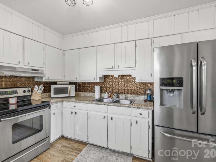 300 Harris Street, Fort Mill, SC 29715.  MLS# CAR4403998, YatesRealty ID 37457. 