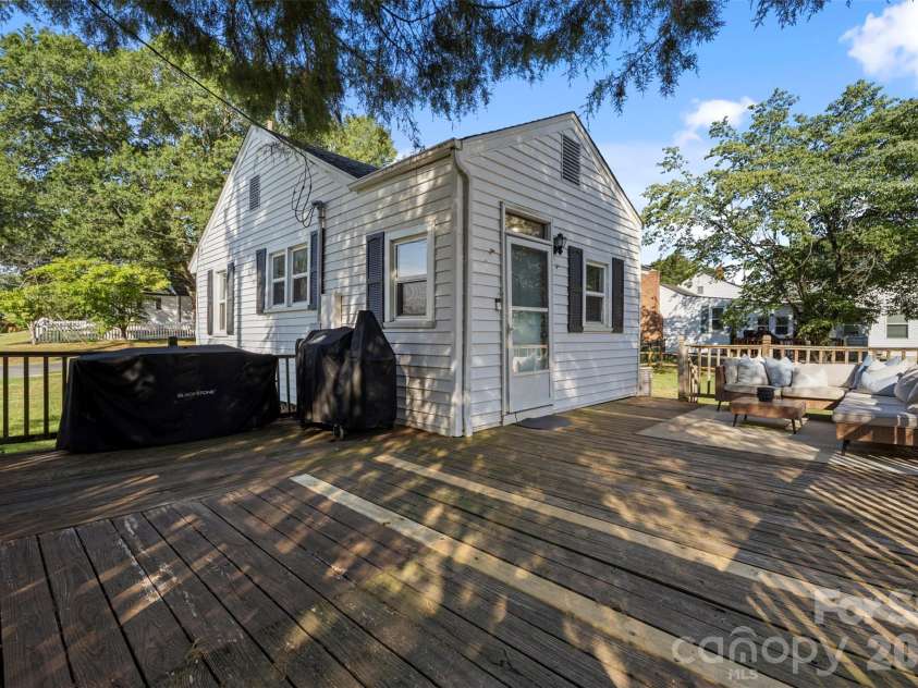 300 Harris Street, Fort Mill, SC 29715.  MLS# CAR4403998, YatesRealty ID 37457. 