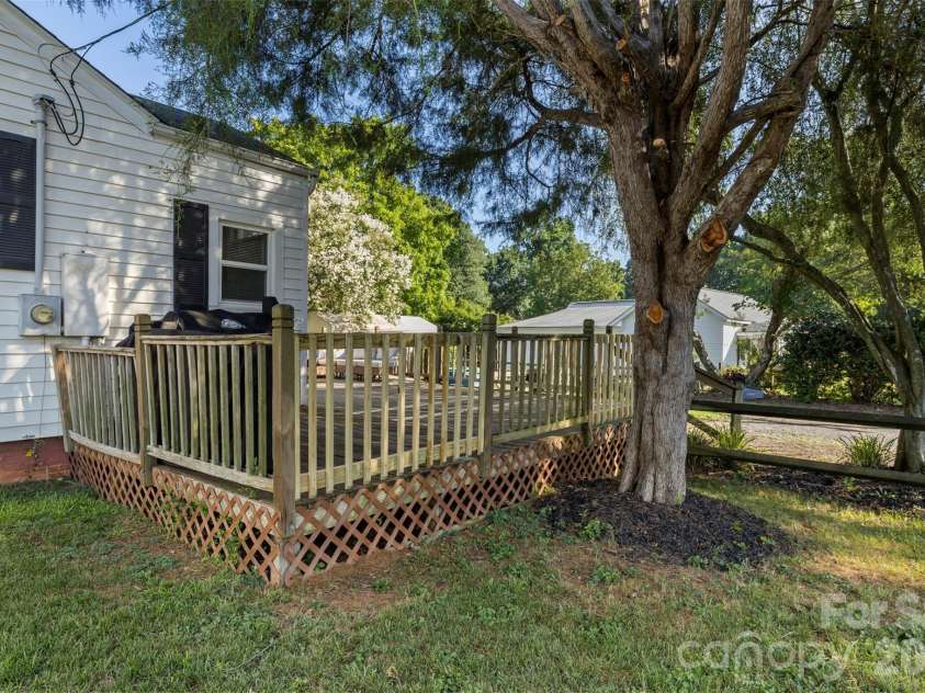 300 Harris Street, Fort Mill, SC 29715.  MLS# CAR4403998, YatesRealty ID 37457. 