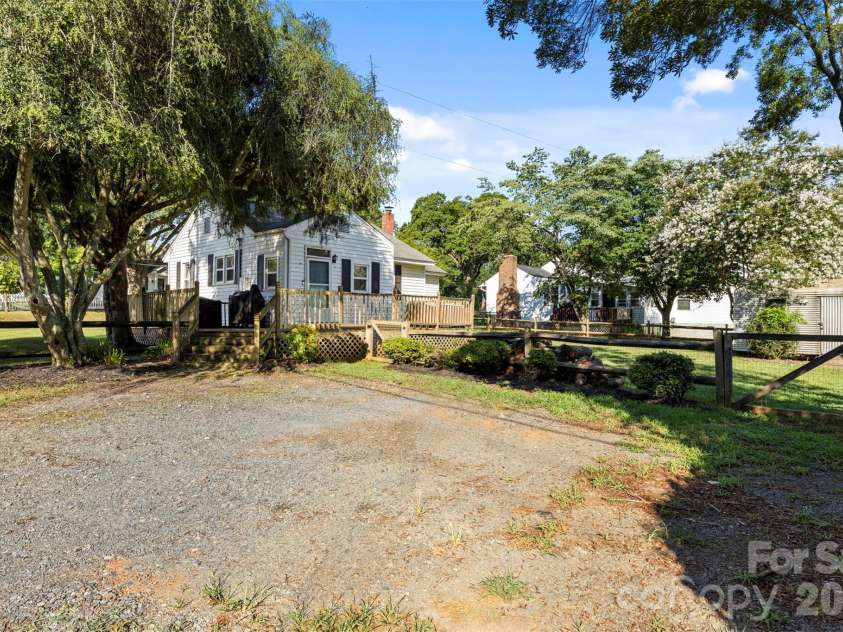 300 Harris Street, Fort Mill, SC 29715.  MLS# CAR4403998, YatesRealty ID 37457. 