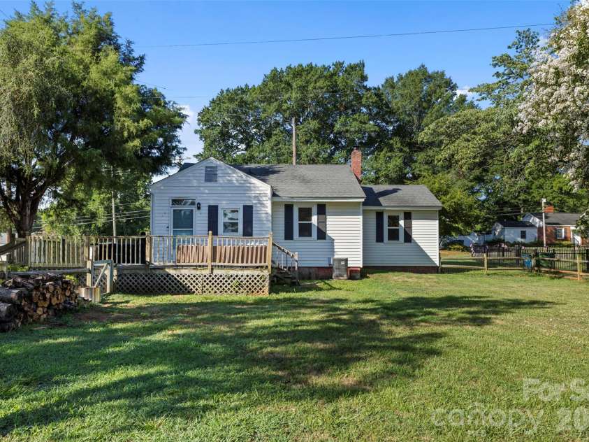 300 Harris Street, Fort Mill, SC 29715.  MLS# CAR4403998, YatesRealty ID 37457. 