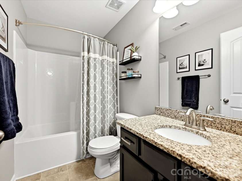 5736 Mcdowell Run Drive, Huntersville, NC 28078.  MLS# CAR4404975, YatesRealty ID 37458. 