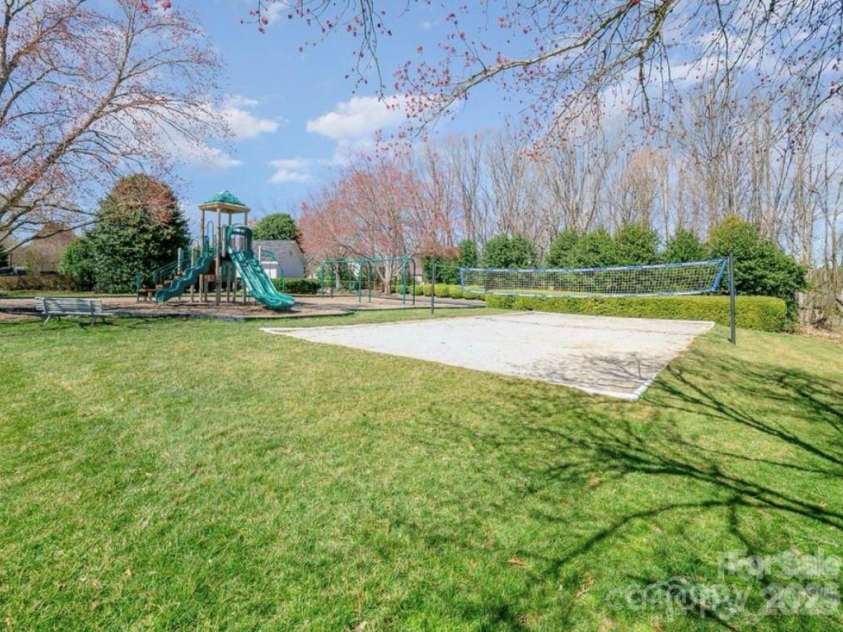 17433 Glassfield Drive, Huntersville, NC 28078.  MLS# CAR4333480, YatesRealty ID 3746. 