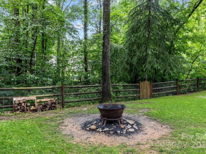 17433 Glassfield Drive, Huntersville, NC 28078.  MLS# CAR4333480, YatesRealty ID 3746. 