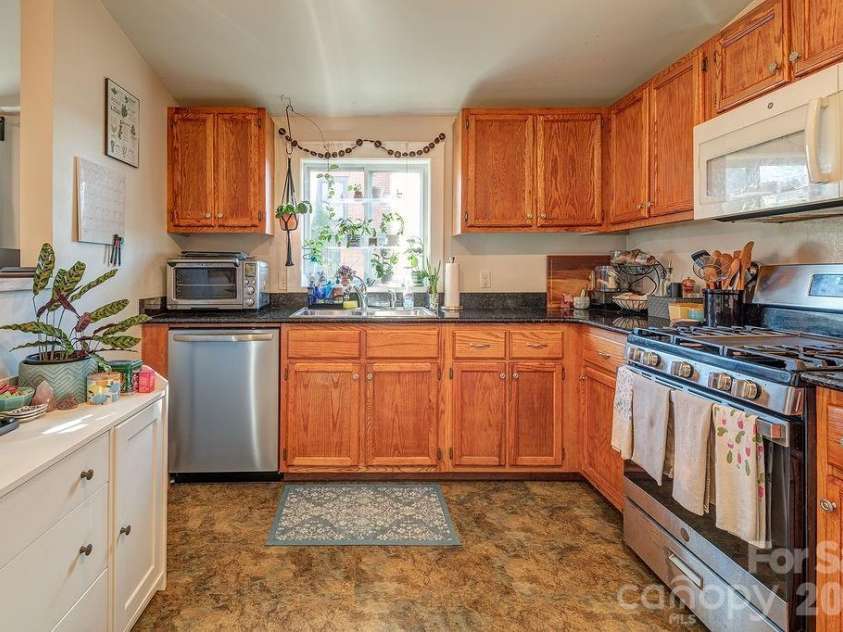 54 Liberty Street, Asheville, NC 28801.  MLS# CAR4336903, YatesRealty ID 3746. 