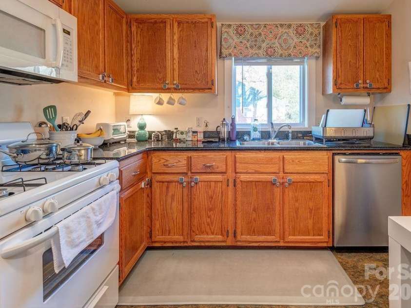 54 Liberty Street, Asheville, NC 28801.  MLS# CAR4336903, YatesRealty ID 3746. 