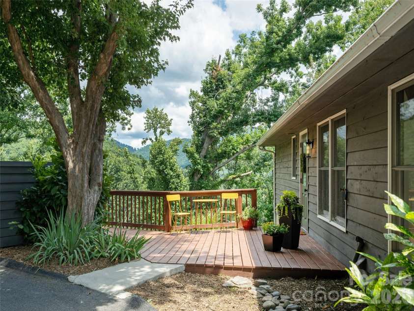 155 Crabapple Lane, Asheville, NC 28804.  MLS# CAR4405050, YatesRealty ID 37460. 