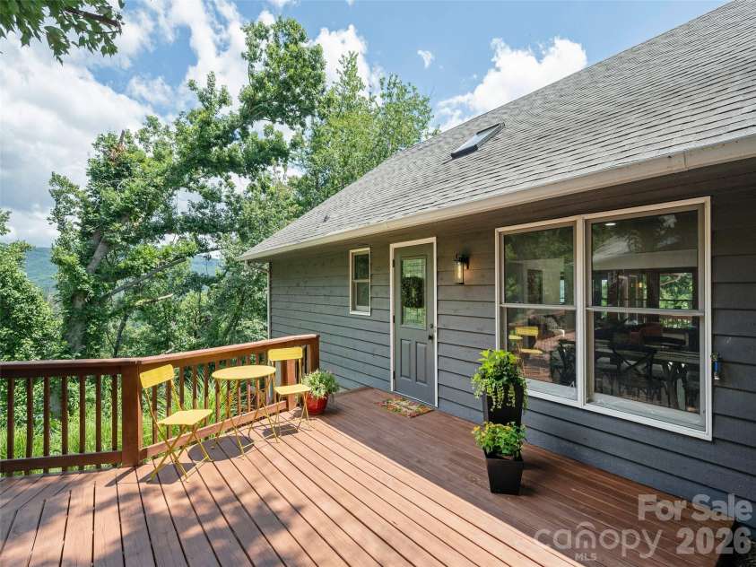 155 Crabapple Lane, Asheville, NC 28804.  MLS# CAR4405050, YatesRealty ID 37460. 