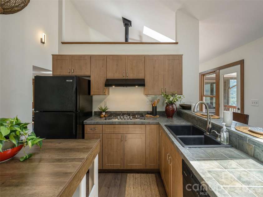 155 Crabapple Lane, Asheville, NC 28804.  MLS# CAR4405050, YatesRealty ID 37460. 
