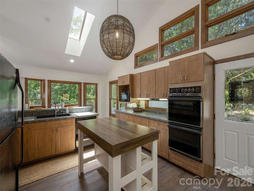 155 Crabapple Lane, Asheville, NC 28804.  MLS# CAR4405050, YatesRealty ID 37460. 