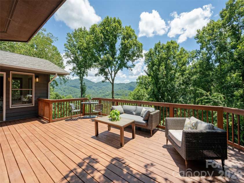 155 Crabapple Lane, Asheville, NC 28804.  MLS# CAR4405050, YatesRealty ID 37460. 