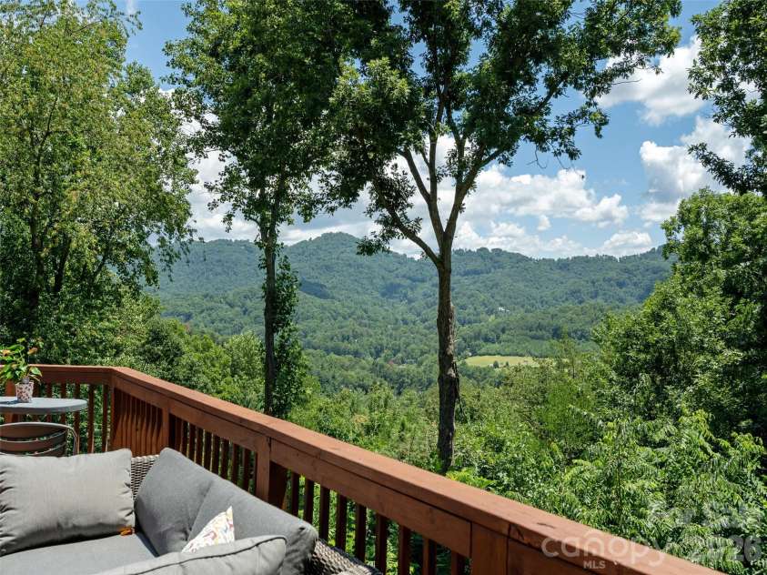 155 Crabapple Lane, Asheville, NC 28804.  MLS# CAR4405050, YatesRealty ID 37460. 