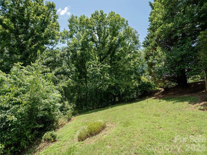 155 Crabapple Lane, Asheville, NC 28804.  MLS# CAR4405050, YatesRealty ID 37460. 