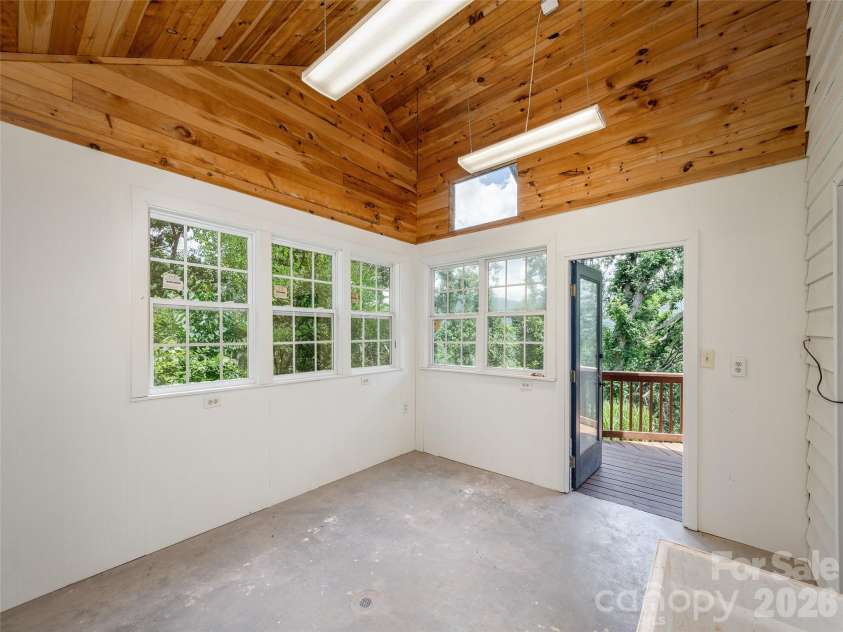 155 Crabapple Lane, Asheville, NC 28804.  MLS# CAR4405050, YatesRealty ID 37460. 