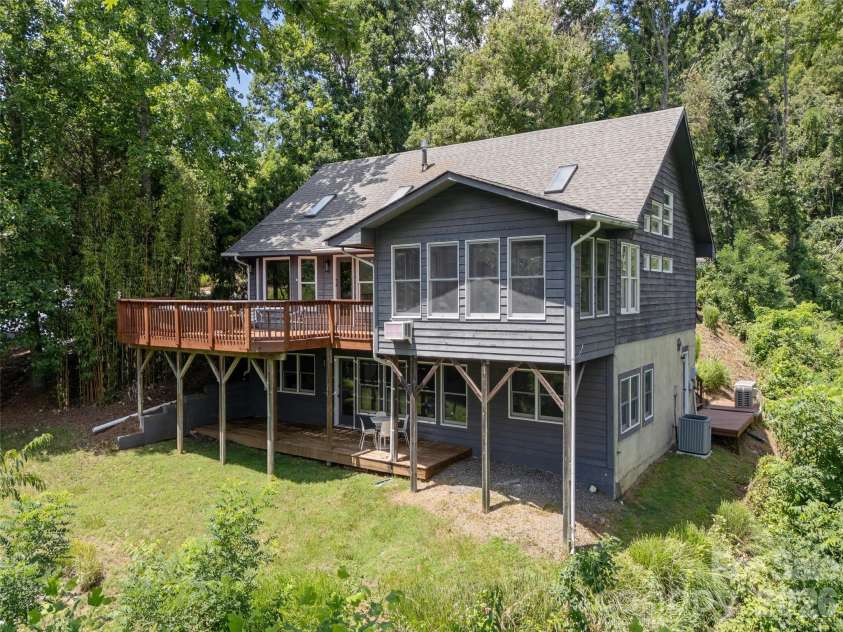 155 Crabapple Lane, Asheville, NC 28804.  MLS# CAR4405050, YatesRealty ID 37460. 