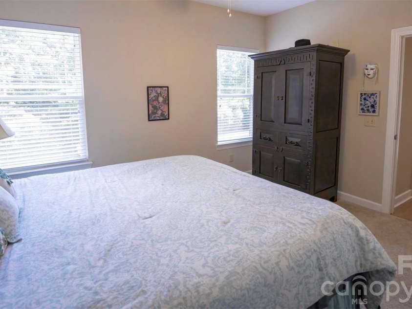 40 Hyannis Drive, Asheville, NC 28804.  MLS# CAR4399702, YatesRealty ID 37461. 2nd Bedroom