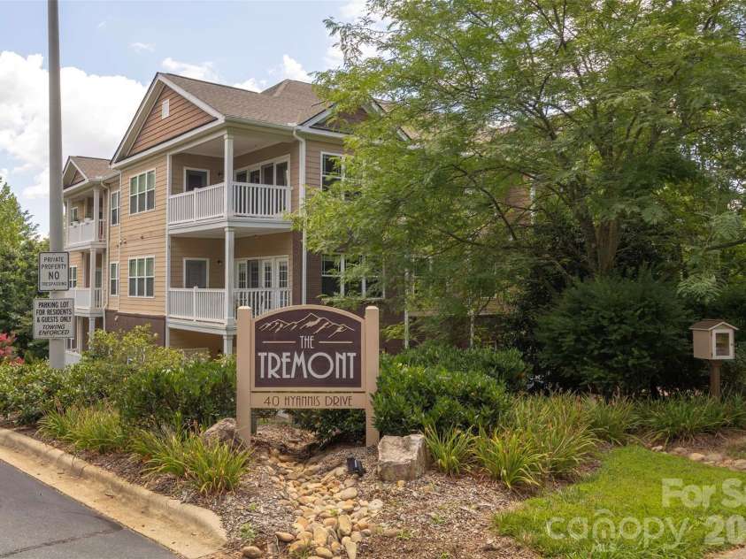 40 Hyannis Drive, Asheville, NC 28804.  MLS# CAR4399702, YatesRealty ID 37461. 