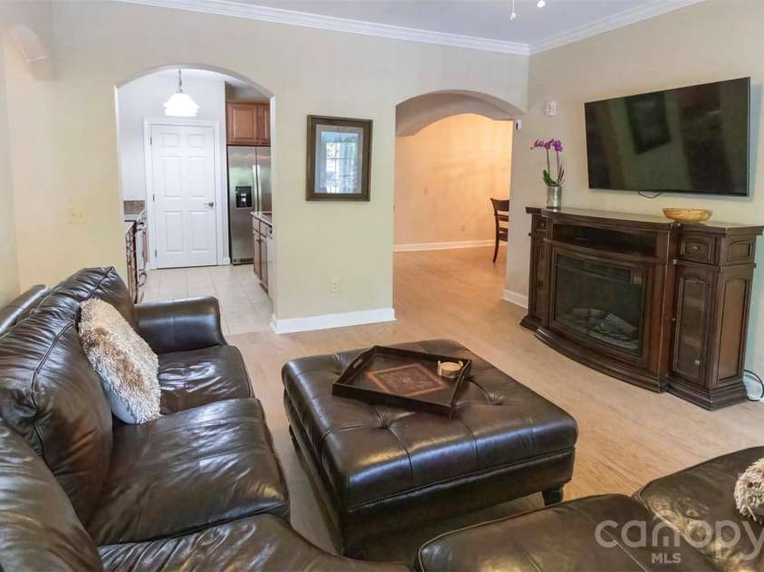 40 Hyannis Drive, Asheville, NC 28804.  MLS# CAR4399702, YatesRealty ID 37461. 