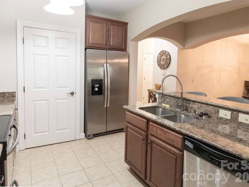 40 Hyannis Drive, Asheville, NC 28804.  MLS# CAR4399702, YatesRealty ID 37461. 