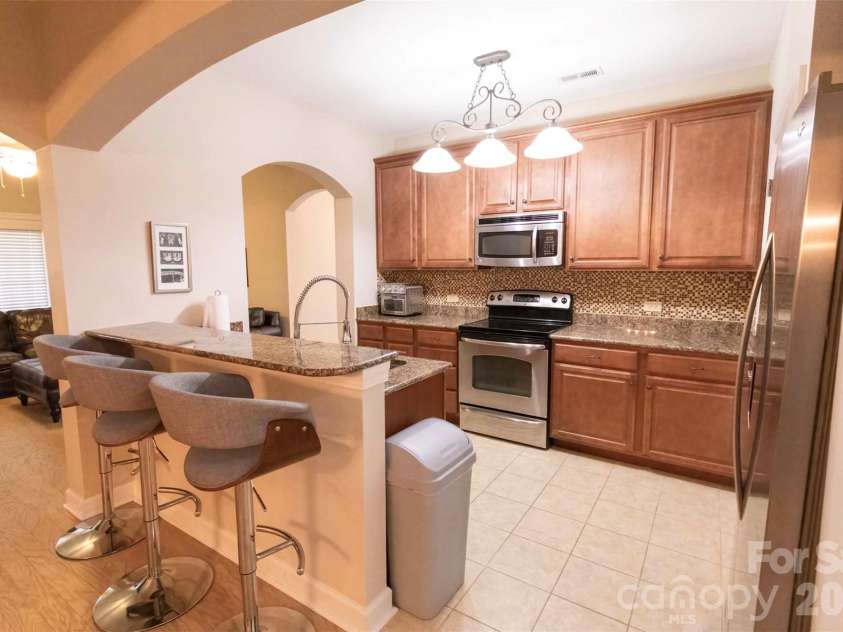 40 Hyannis Drive, Asheville, NC 28804.  MLS# CAR4399702, YatesRealty ID 37461. 