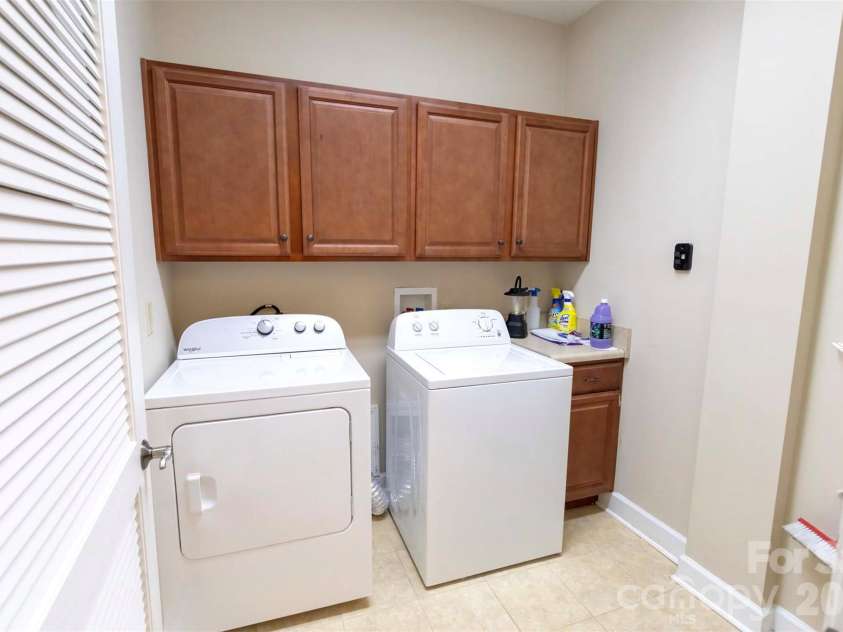 40 Hyannis Drive, Asheville, NC 28804.  MLS# CAR4399702, YatesRealty ID 37461. 