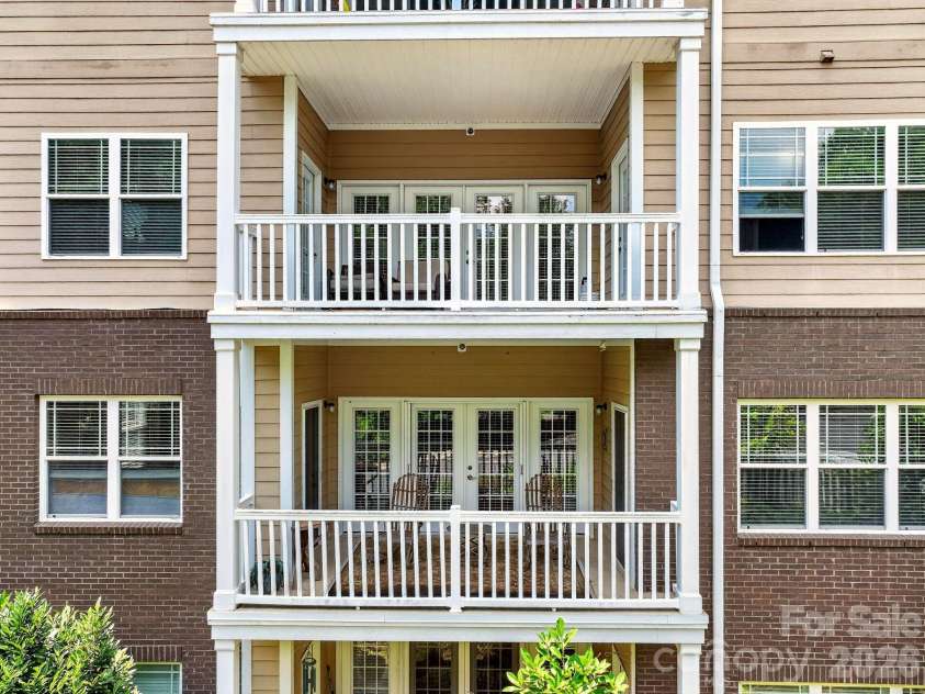 40 Hyannis Drive, Asheville, NC 28804.  MLS# CAR4399702, YatesRealty ID 37461. 