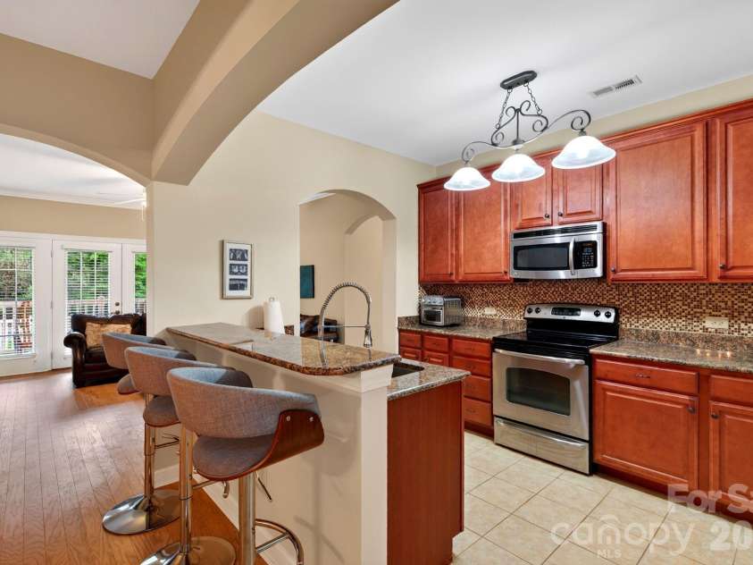 40 Hyannis Drive, Asheville, NC 28804.  MLS# CAR4399702, YatesRealty ID 37461. 
