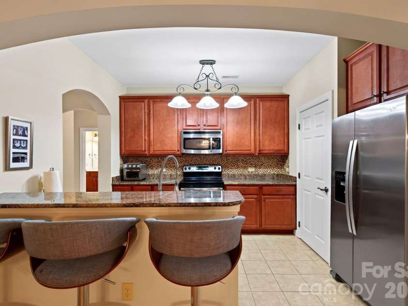 40 Hyannis Drive, Asheville, NC 28804.  MLS# CAR4399702, YatesRealty ID 37461. 